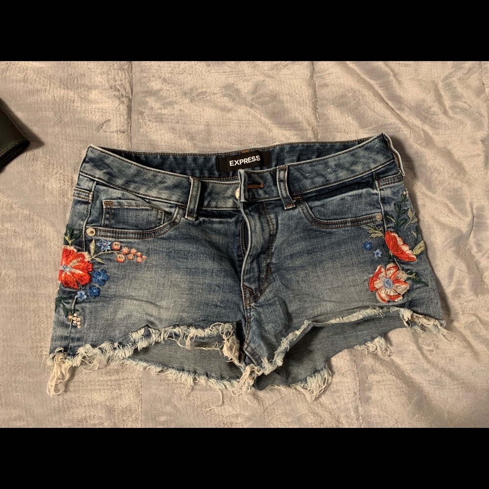 Express size 4 shorts
